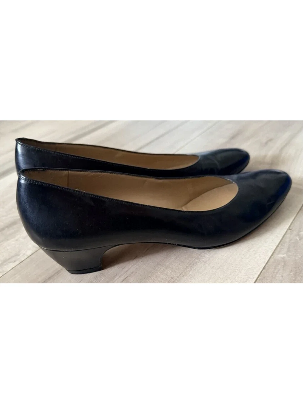SALVATORE FERRAGAMO Sz 8 AAAA Black Leather Classic Pumps Low Heel Shoes